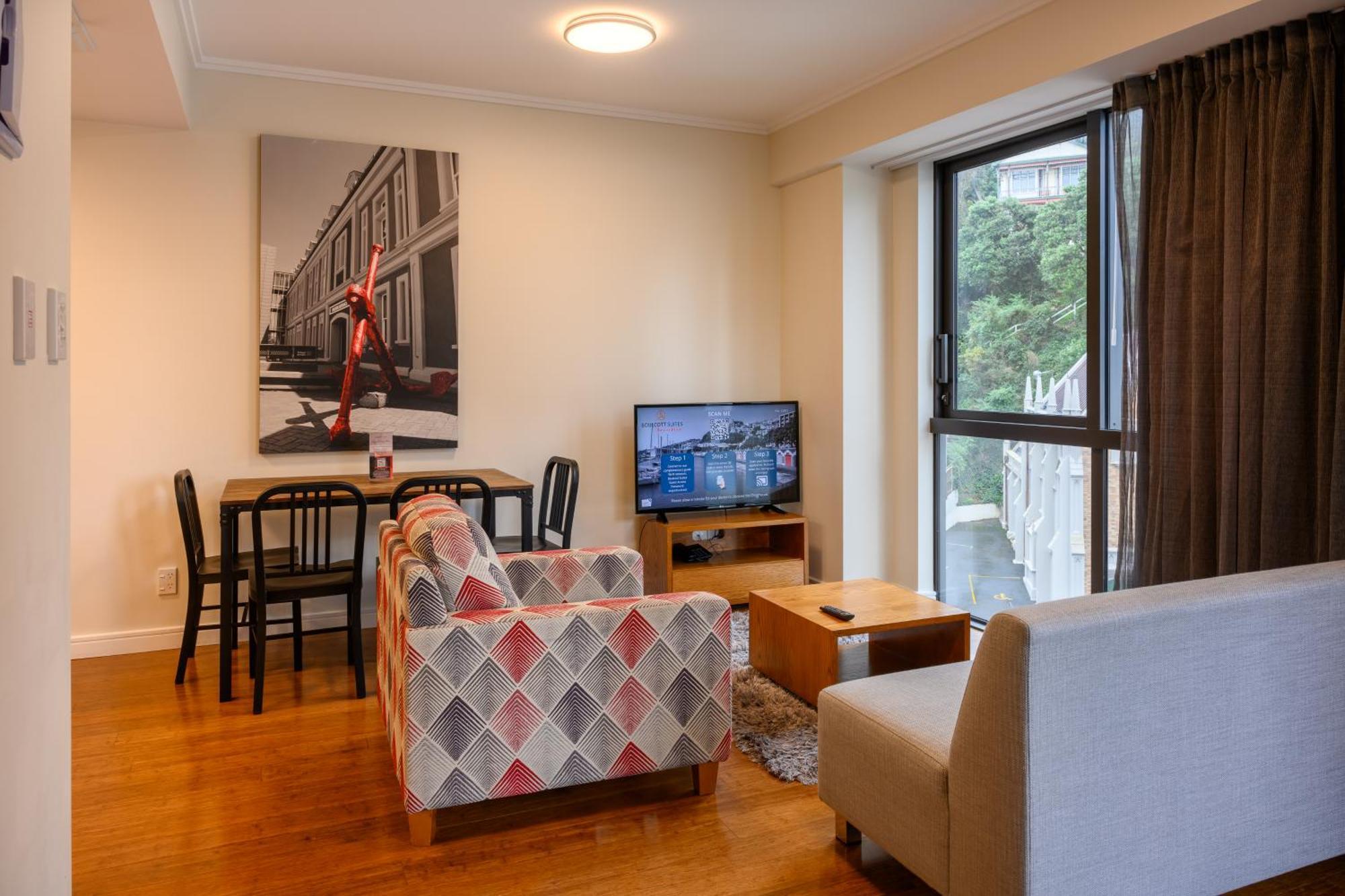Boulcott Suites Wellington Bagian luar foto A living room in a serviced apartment in Hong Kong