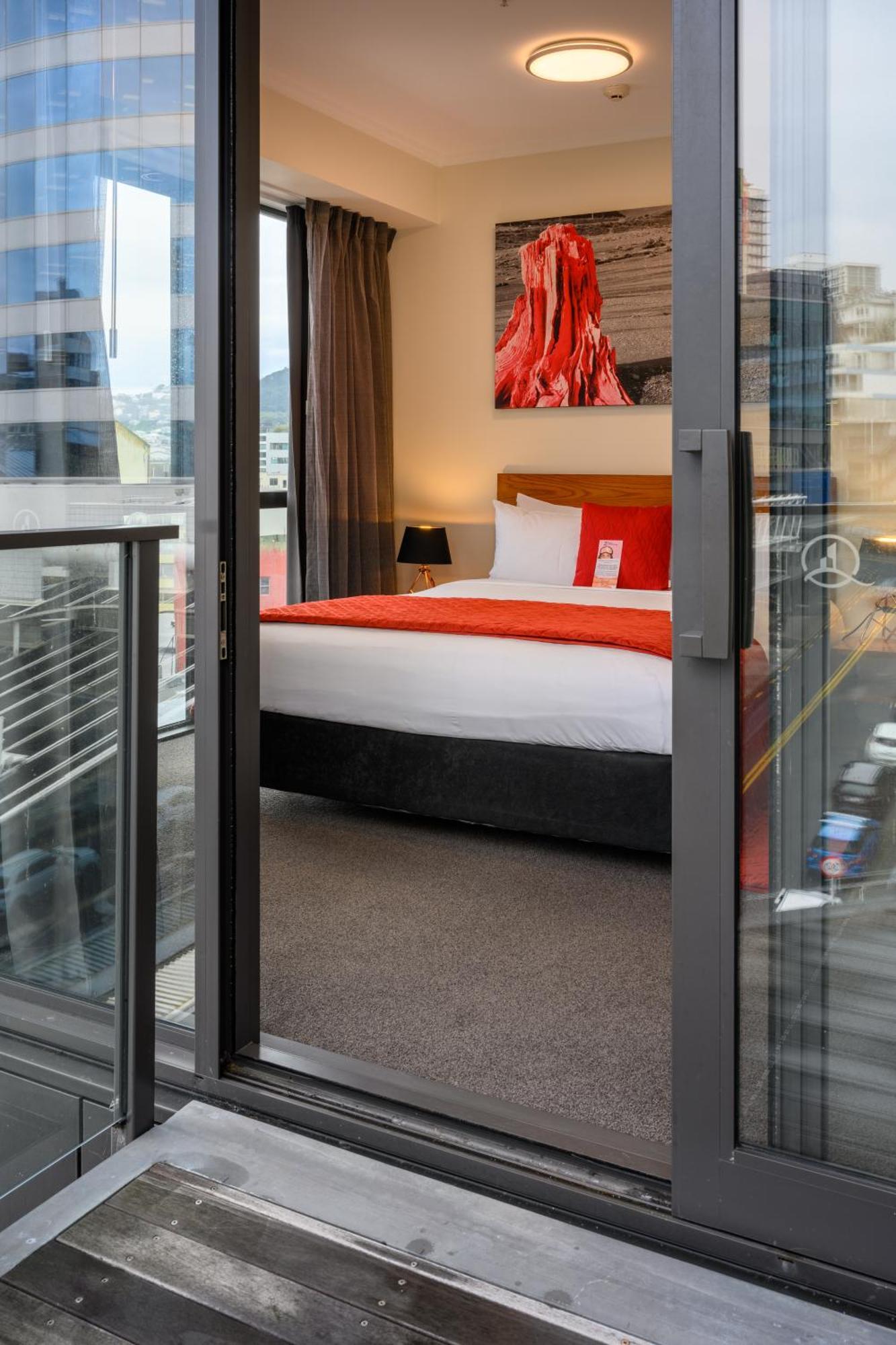 Boulcott Suites Wellington Bagian luar foto A typical room at the hotel