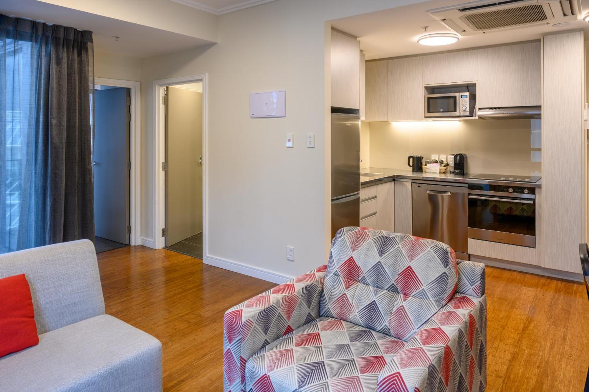 Boulcott Suites Wellington Bagian luar foto A typical apartment at the University of Auckland's Tamaki Campus