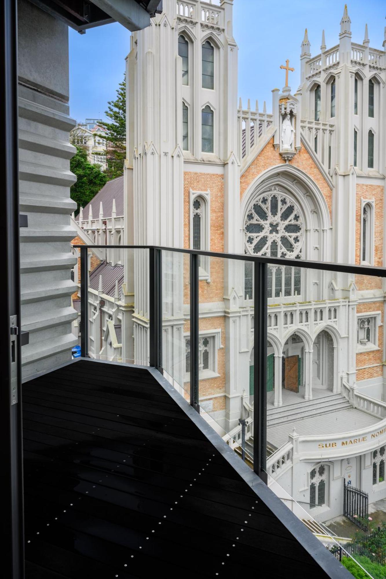 Boulcott Suites Wellington Bagian luar foto The new staircase