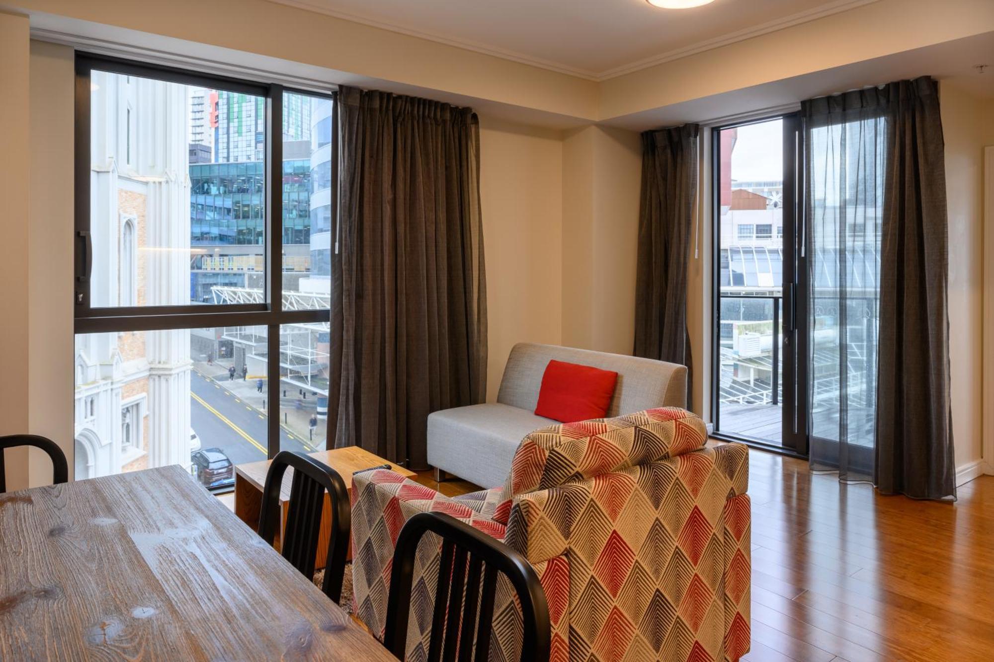 Boulcott Suites Wellington Bagian luar foto A living room in a serviced apartment in Tokyo, Japan