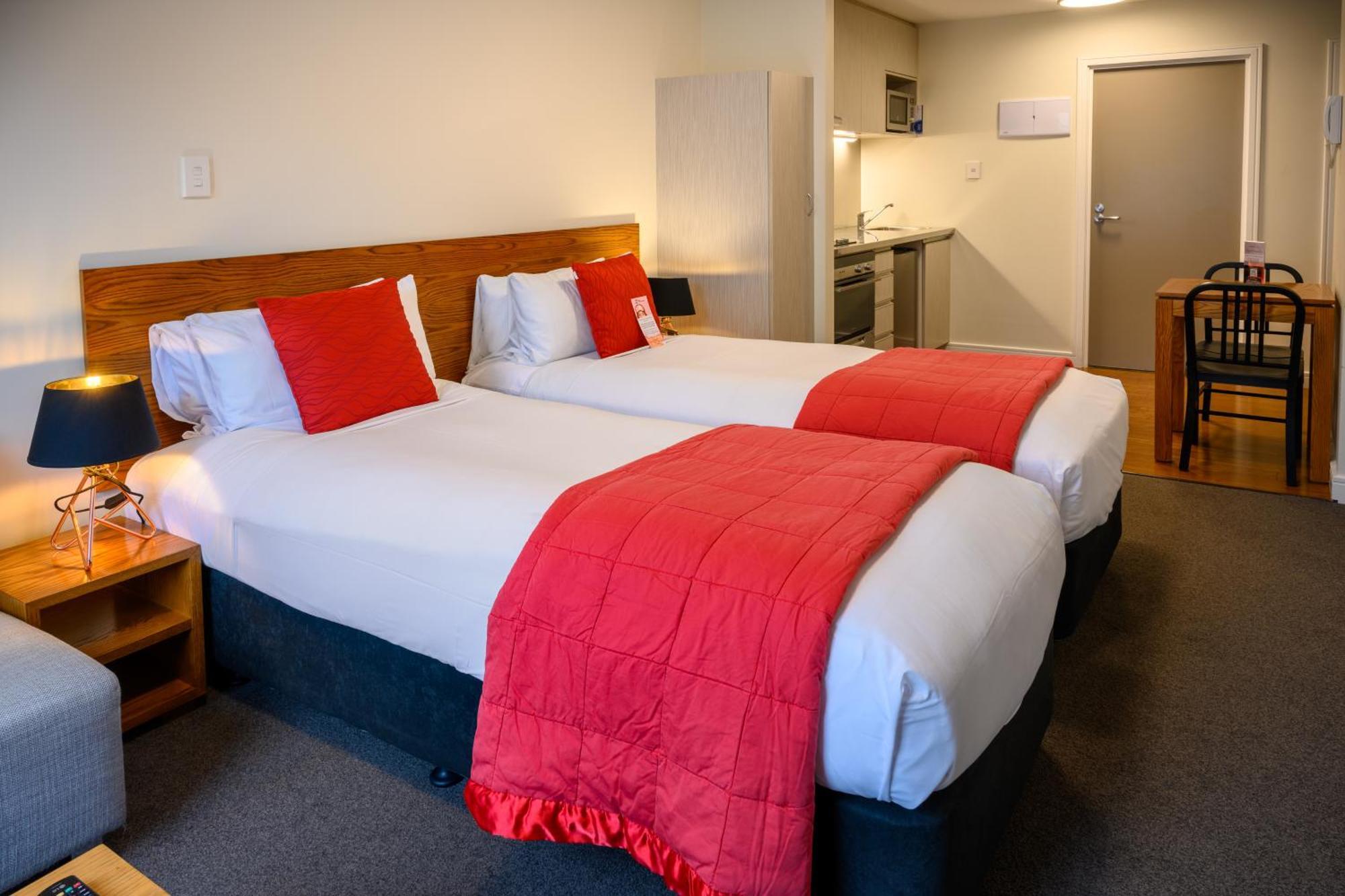 Boulcott Suites Wellington Bagian luar foto A typical studio apartment