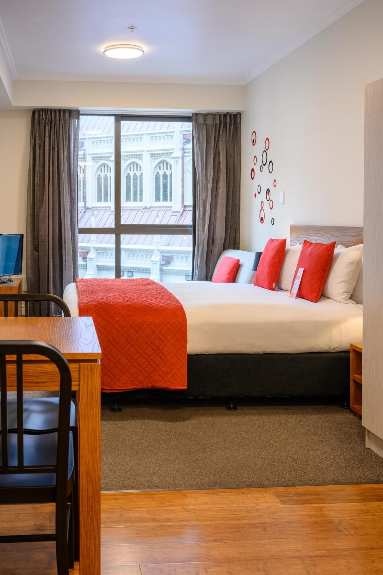 Boulcott Suites Wellington Bagian luar foto A typical studio apartment