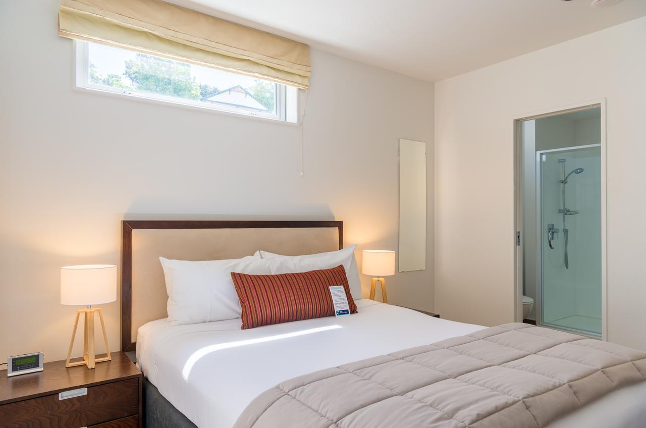 Boulcott Suites Wellington Bagian luar foto A bedroom at the hotel