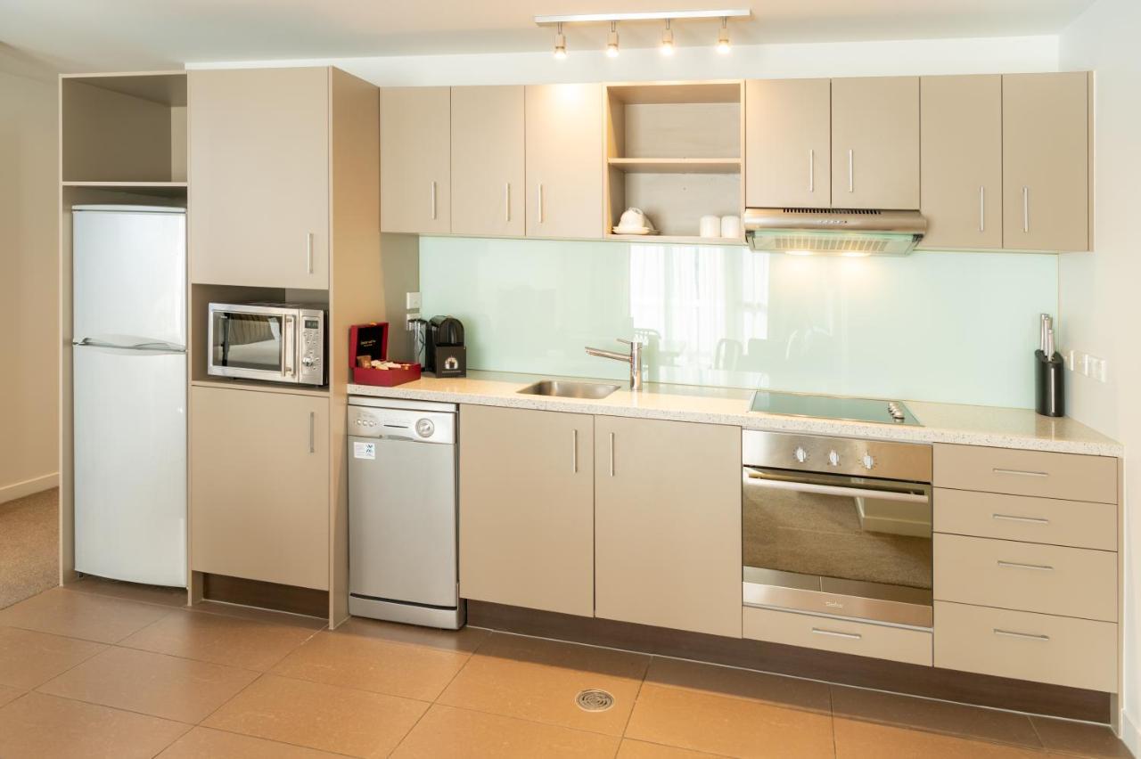 Boulcott Suites Wellington Bagian luar foto A typical kitchen